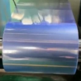 Rolo de filme de contração de PVC dobrado no centro de 25 microns para livros de cosméticos